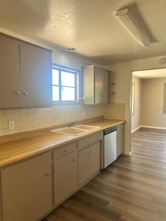 Foto del edificio - 7150 S Hildreth Ave