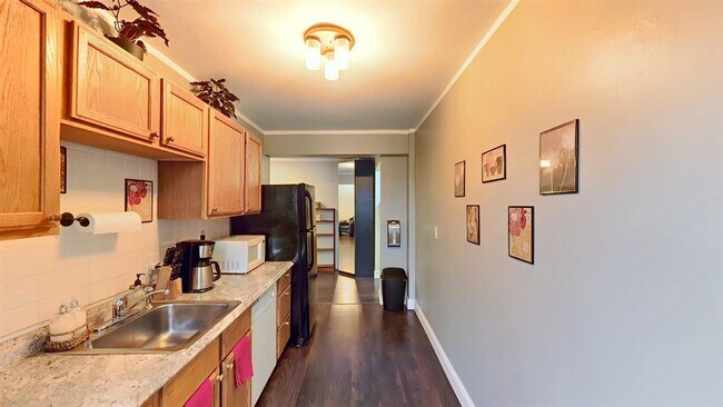 Foto del edificio - 8300 Boulevard E
