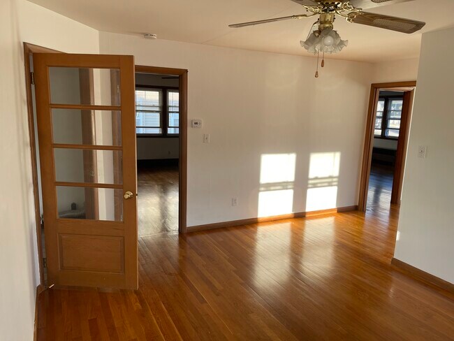 Foto del edificio - 100 Pilgrim Ave