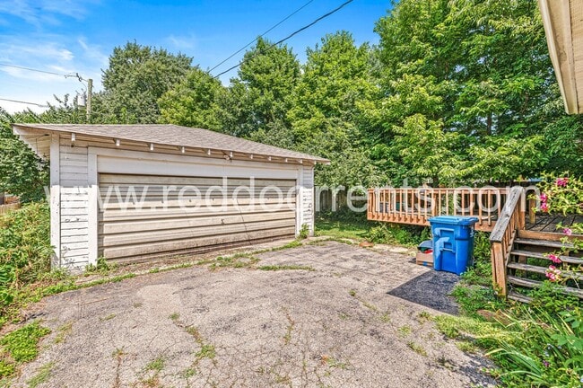 Building Photo - Coming Soon! 2 Bedroom/ 1.5 Bath Forest Hi...