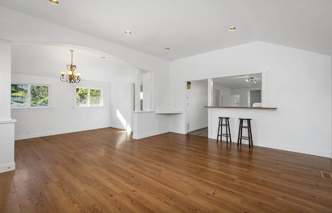 Building Photo - 10612 NW Skyline Blvd