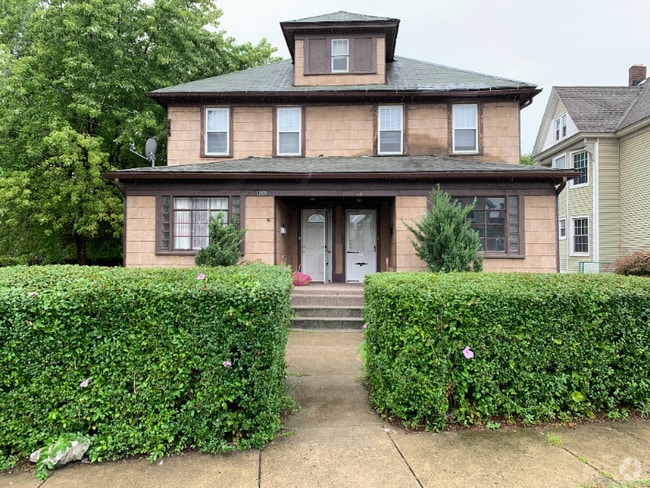 Building Photo - 1209 Sanderson Ave