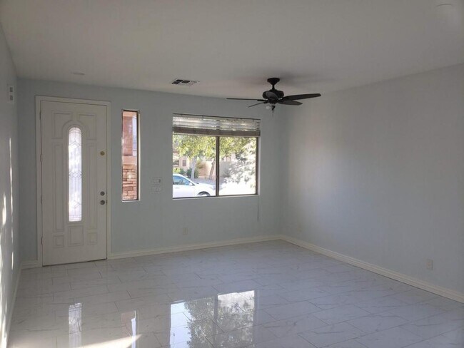 Foto del edificio - 15276 W. Roanoke Ave.