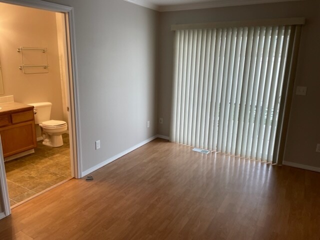 Dormitorio principal con puerta corrediza al patio trasero - 3065 S Ladera Pl