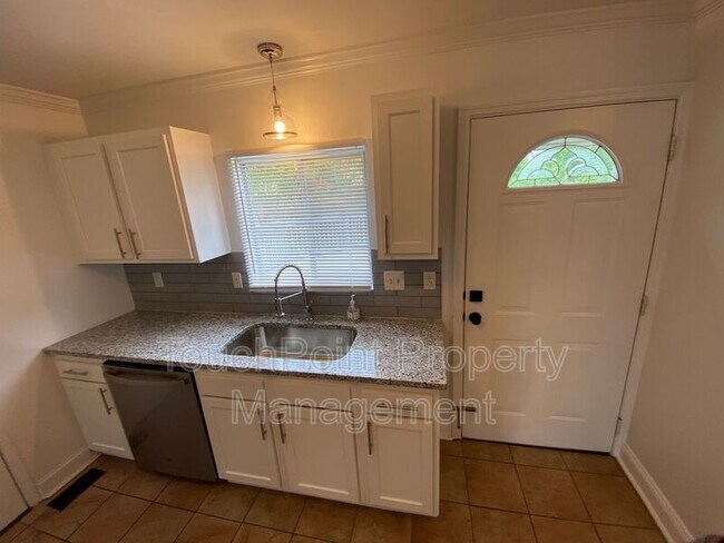 Foto del edificio - 521 Greystone Rd
