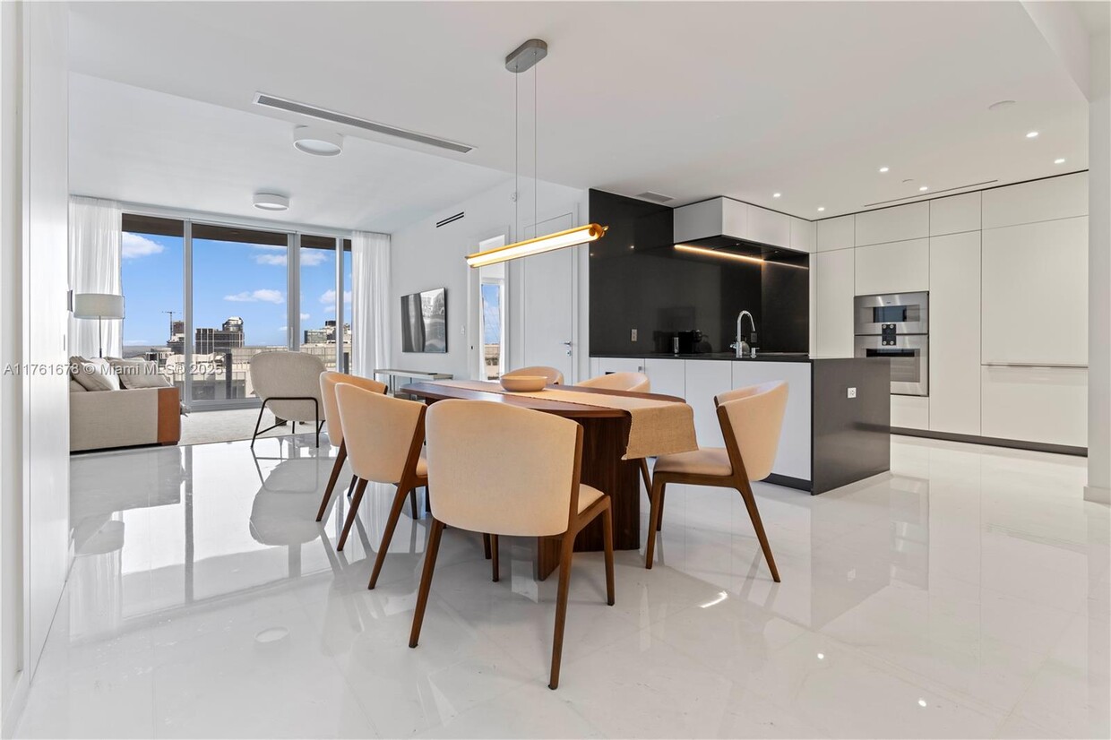 Primary Photo - 300 Biscayne Blvd Way