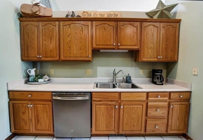 Building Photo - 3-bedroom 2 Full Bath Ranch Home