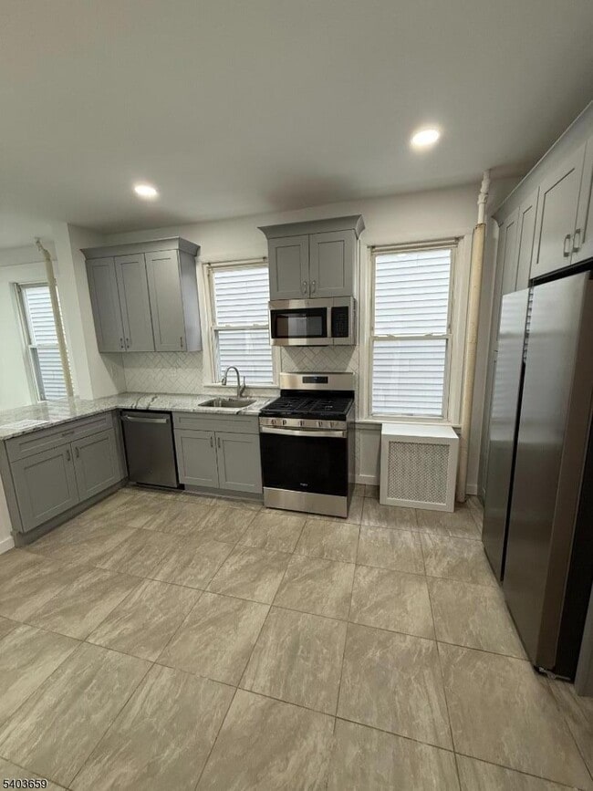 Foto del edificio - 740 Van Buren Ave