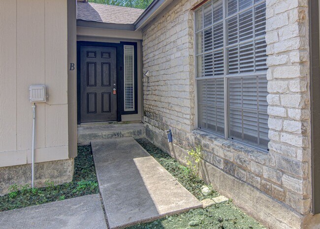 Foto del edificio - 9624 Sugar Hill Dr