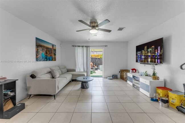 Foto del edificio - 19524 SW 103rd Ct