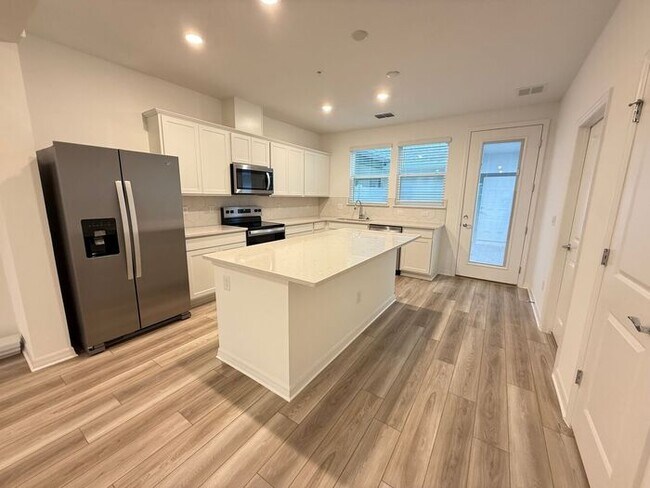 Building Photo - 3/2.5 Clermont Townhouse-NEW CONSTRUCTION