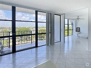 Building Photo - 1000 Parkview Dr