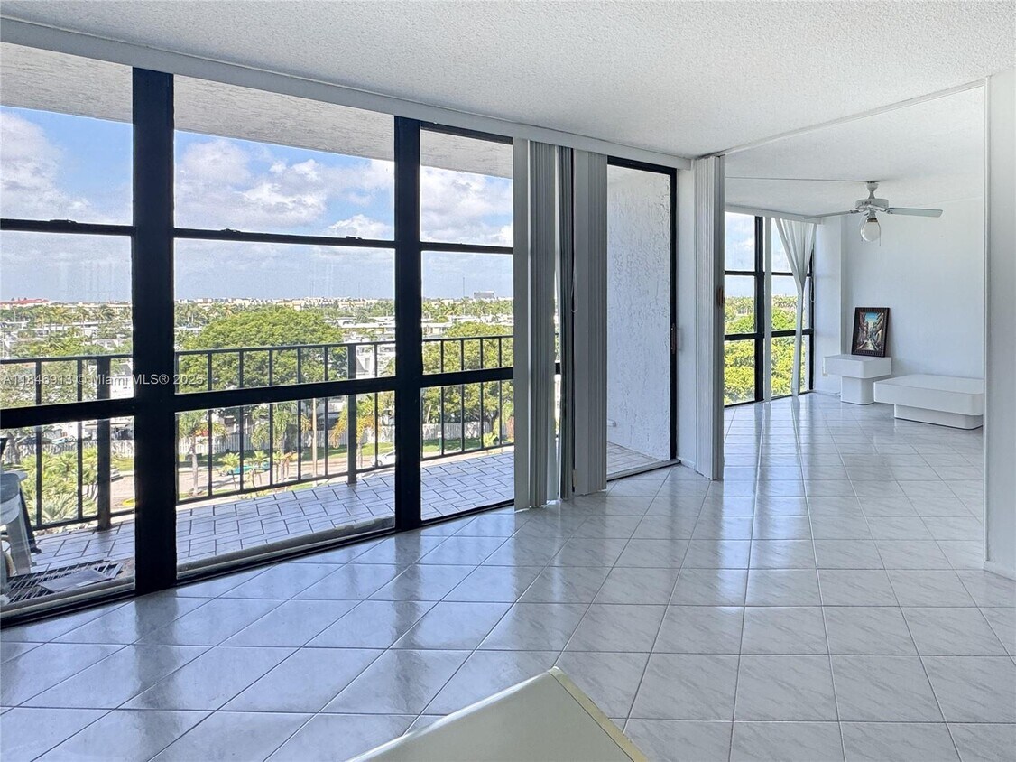 Foto principal - 1000 Parkview Dr