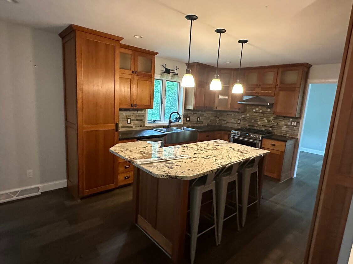 Foto principal - 1009 Stanford Dr