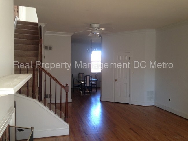 Building Photo - 514 I St NE
