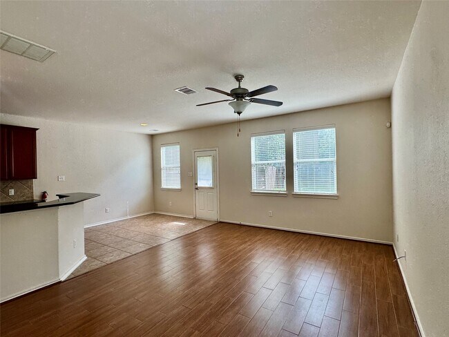 Foto del edificio - 6407 Densberry Ln