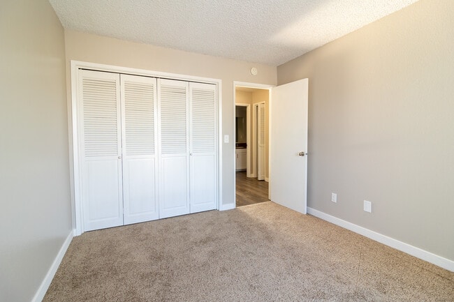 2 Bedroom - Bedroom - Battle Creek Lodges
