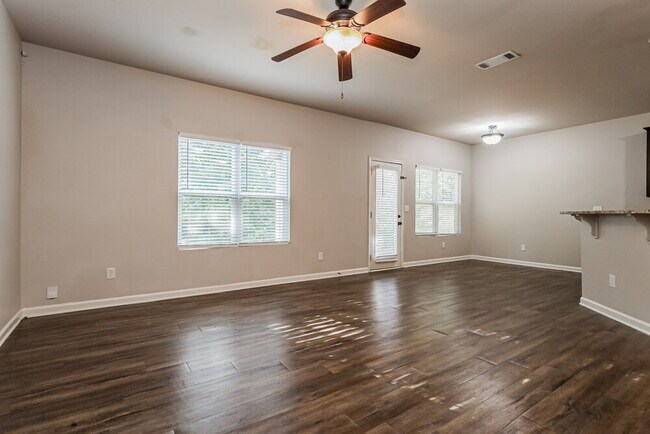 Foto del edificio - 1845 Simmons Ln