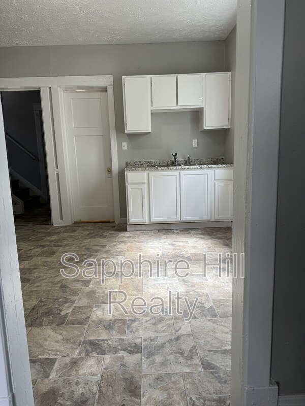 Foto del edificio - 2927 E 126th St
