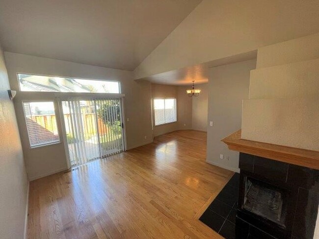 Foto del edificio - Clayton Beautiful 3 bedroom 2.5 bathroom w...