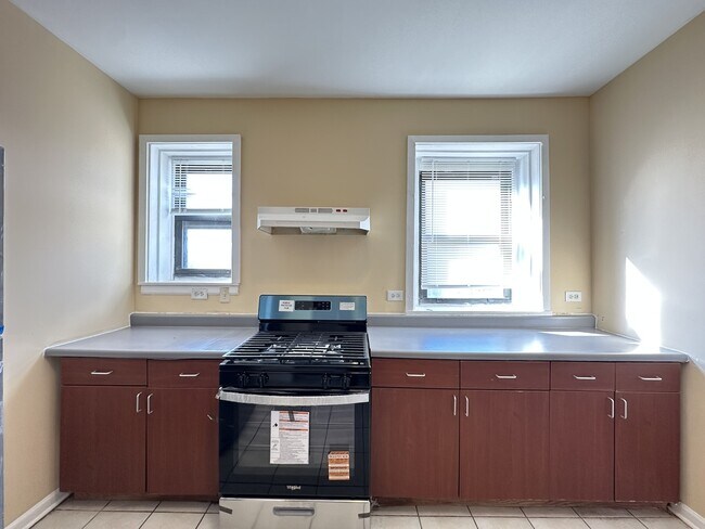 Building Photo - 4035 W Gladys Ave