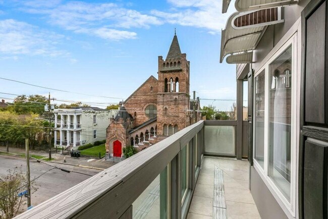 Building Photo - 1818 Carondelet St
