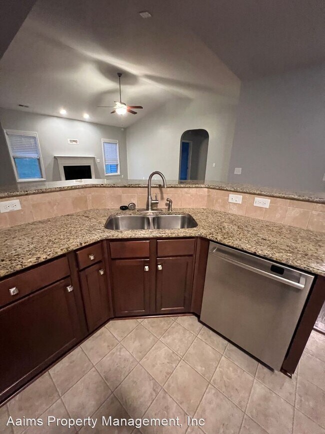Building Photo - 3 br, 2 bath House - 104 Ginseng Street