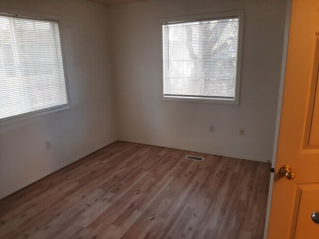 Foto del edificio - 5835 W Clearview Ln