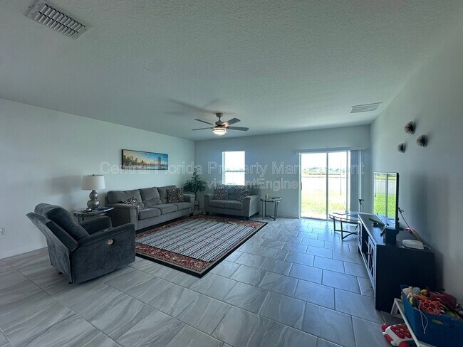 Foto del edificio - 373 Pineywoods St