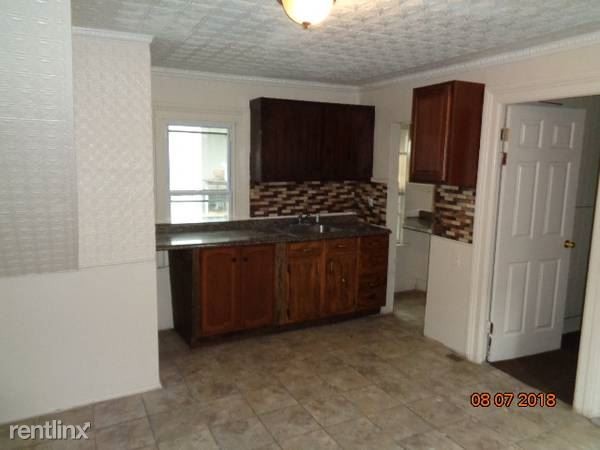 Building Photo - 2 br, 1 bath Apartment - 30 Bartlett St Down