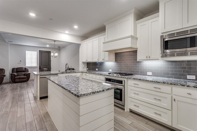 Foto del edificio - 2728 Shelby Dr