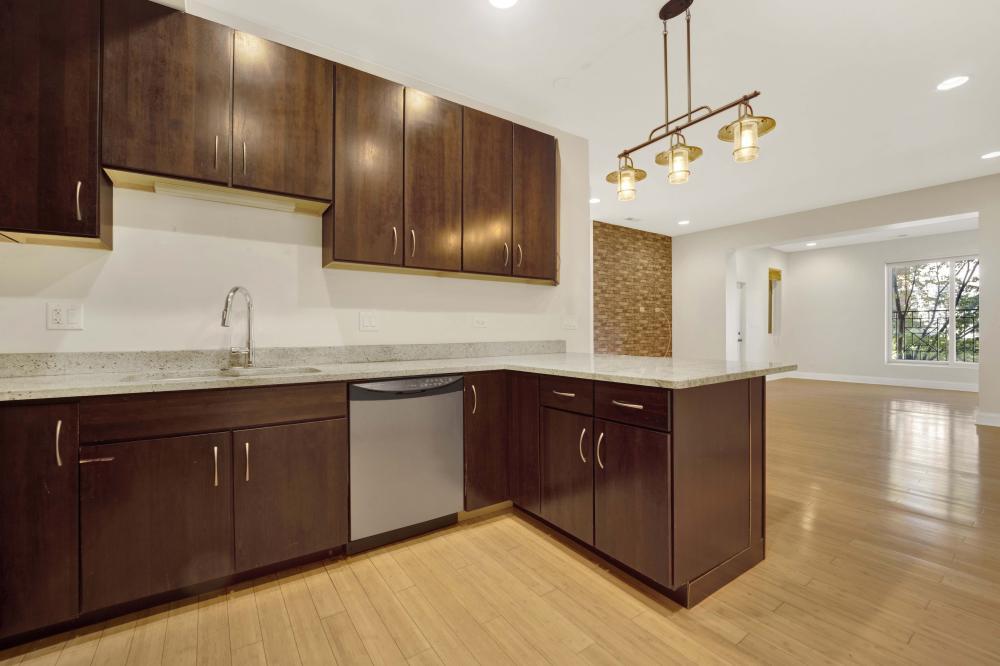 Foto principal - 2 bedroom in Chicago IL 60659