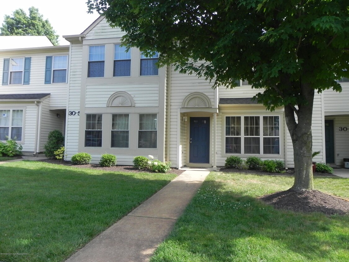 30 Remington Dr Unit 5A, Freehold, NJ 07728 Condo for Rent in