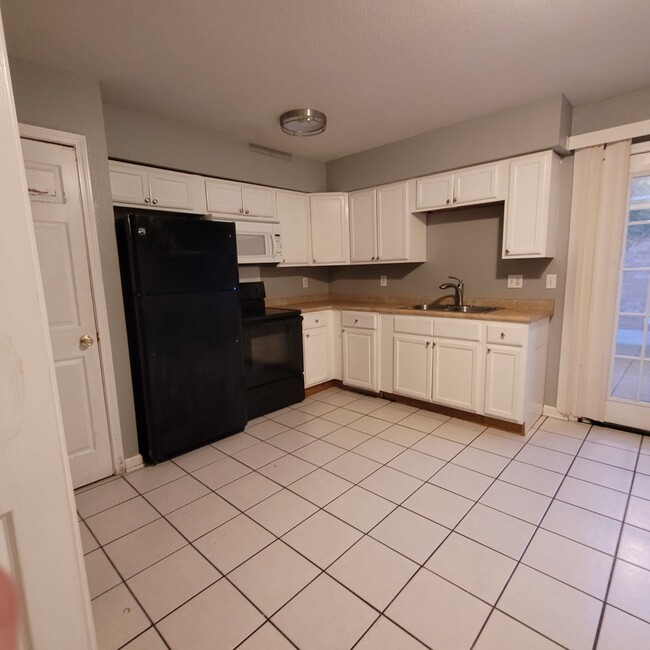 Kitchen - 3409 Golden Dr