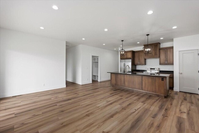 Building Photo - 170 W 300 S