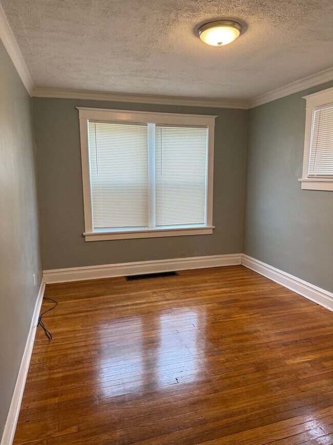 Foto del edificio - 5319 Sutherland Ave