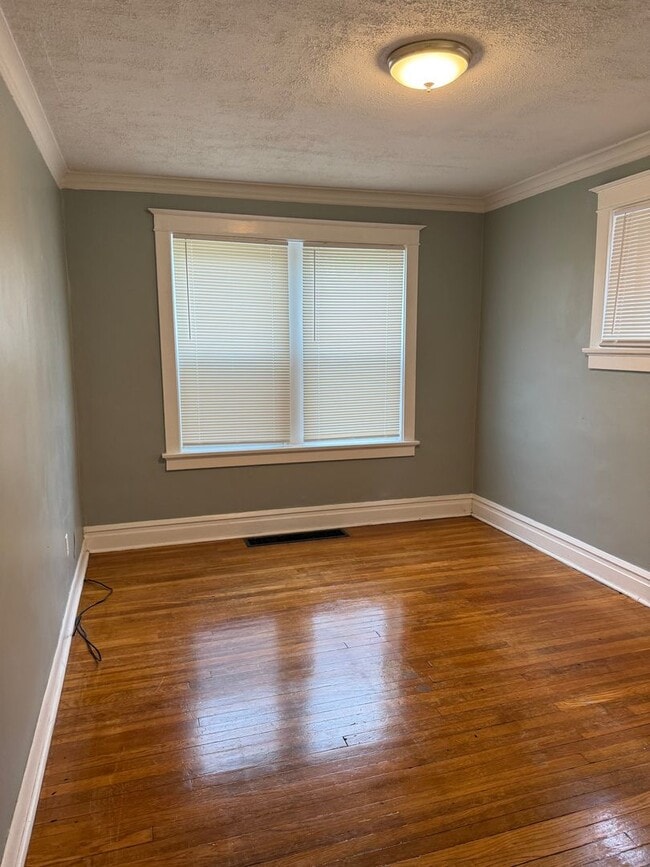 Building Photo - 5319 Sutherland Ave