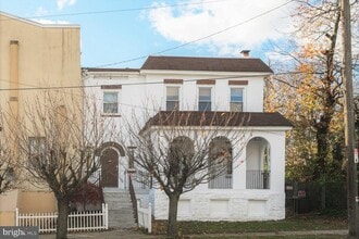 Building Photo - 5838 Henry Ave