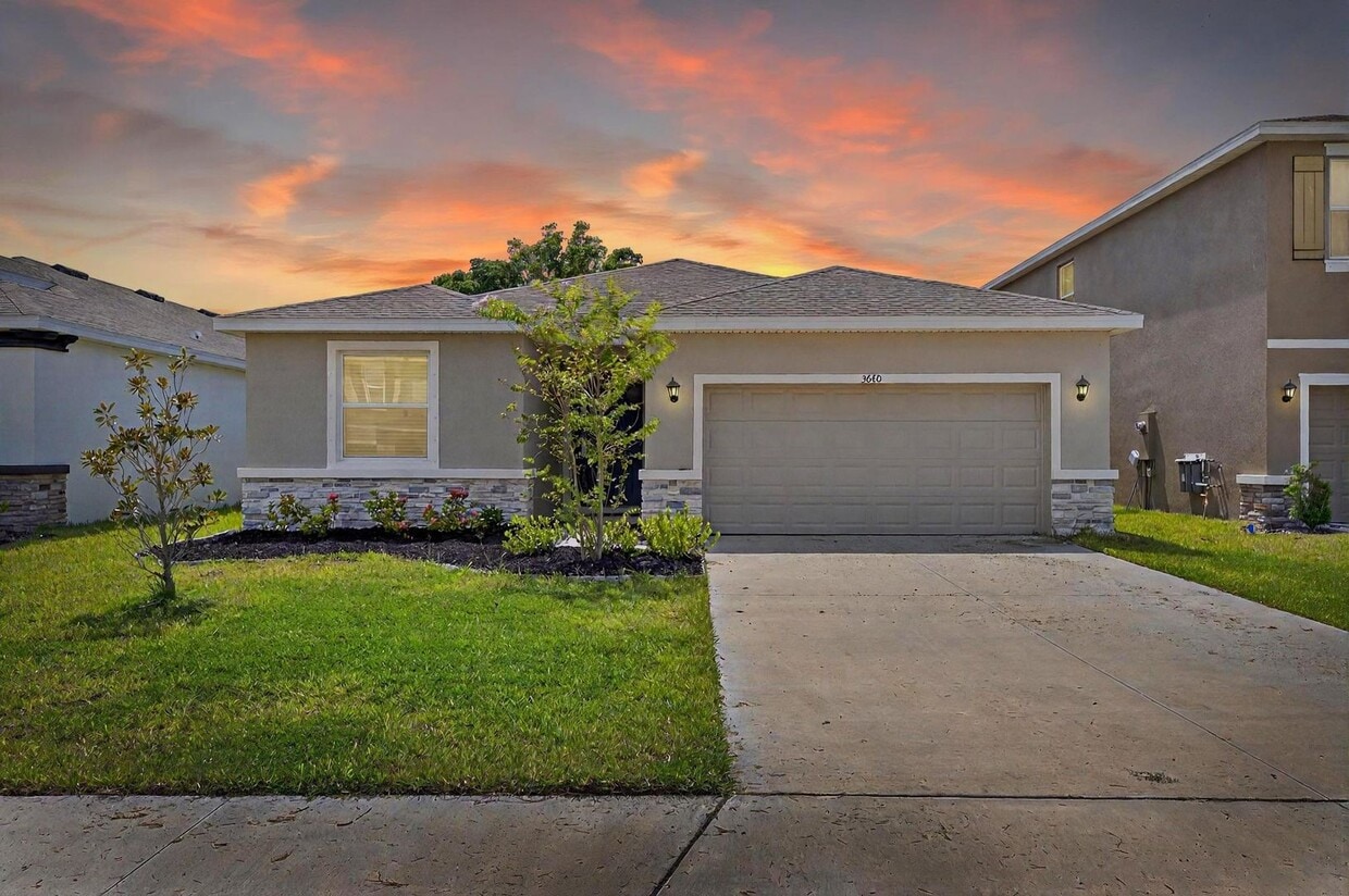 4 Bedroom / 2 Bath House - 4 Bedroom / 2 Bath House