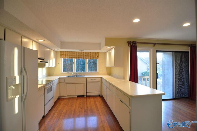 Building Photo - 9405 Hartwick Cir SE