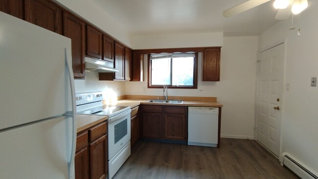 Foto del edificio - 1215 Whispering Hills Ct
