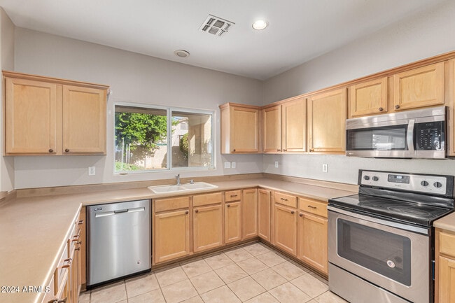 Building Photo - 8014 W Harmony Ln
