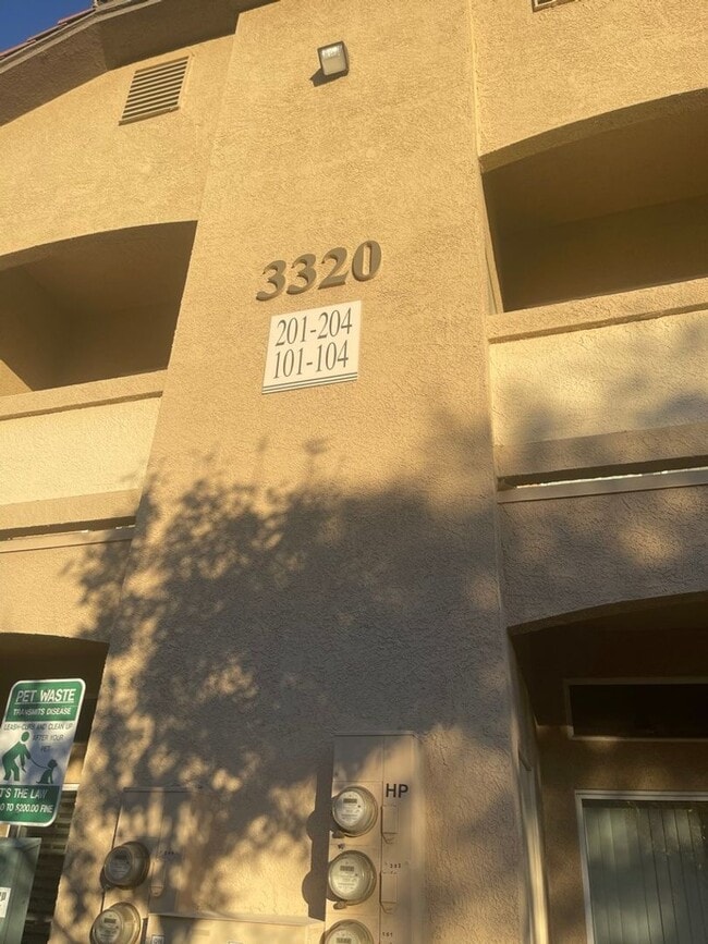 Building Photo - SHOWINGS AVAILABLE NOW