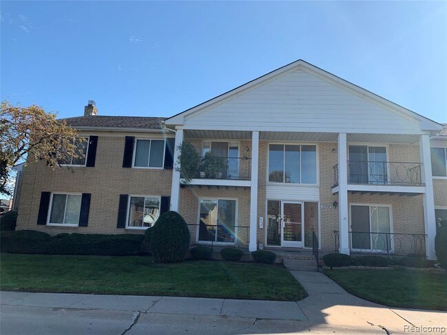 Building Photo - 37098 Camelot Dr