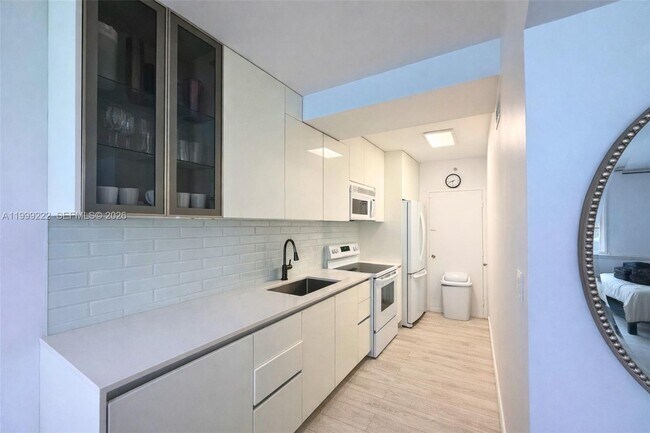 Foto del edificio - 100 Lincoln Rd