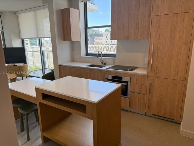 Building Photo - 11 NE 6th St