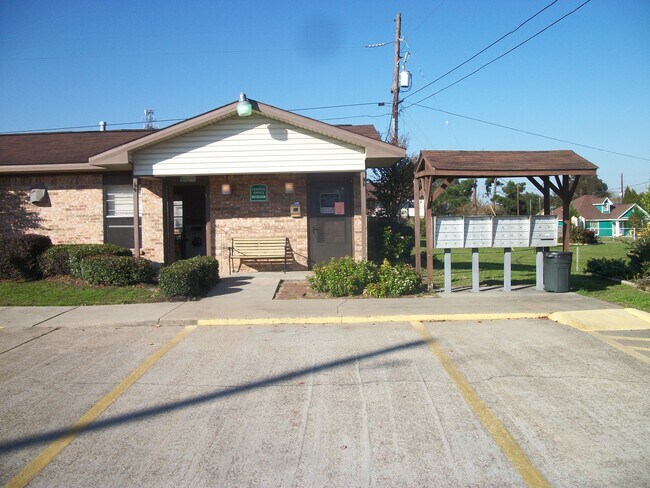 Foto del edificio - 203 E Watson St
