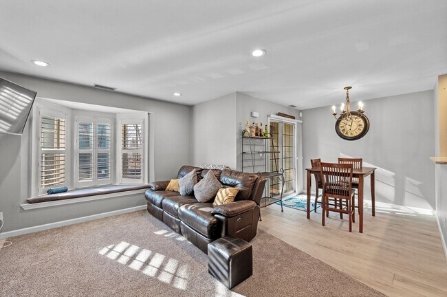 Foto del edificio - 709 Gazebo Cir