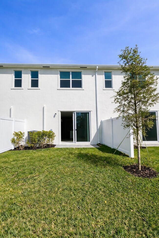Foto del edificio - 4616 Hollister Ave