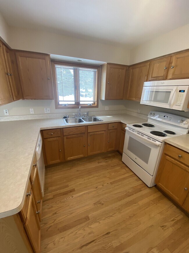 Building Photo - 2985 N 124th St
